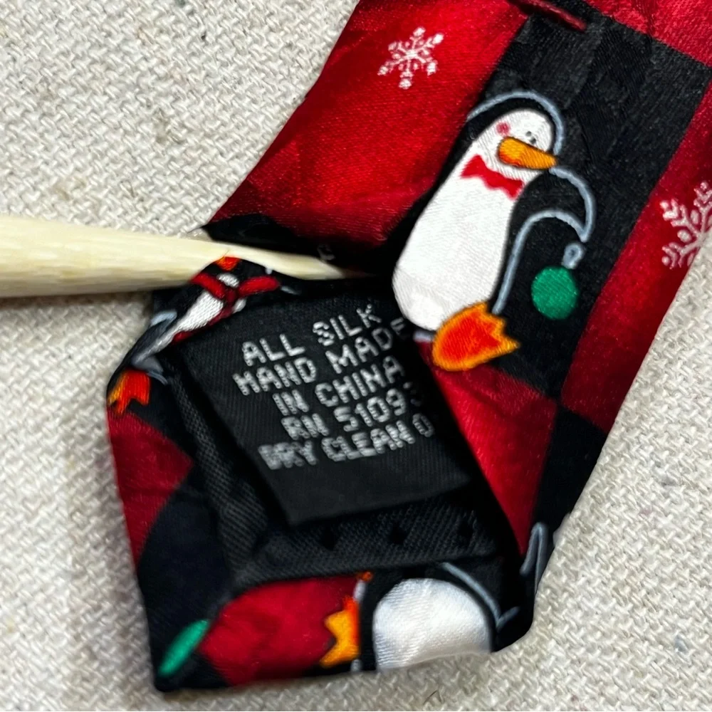 Hallmark - Yule TIE Greetings -  Penguin Pattern Silk Tie